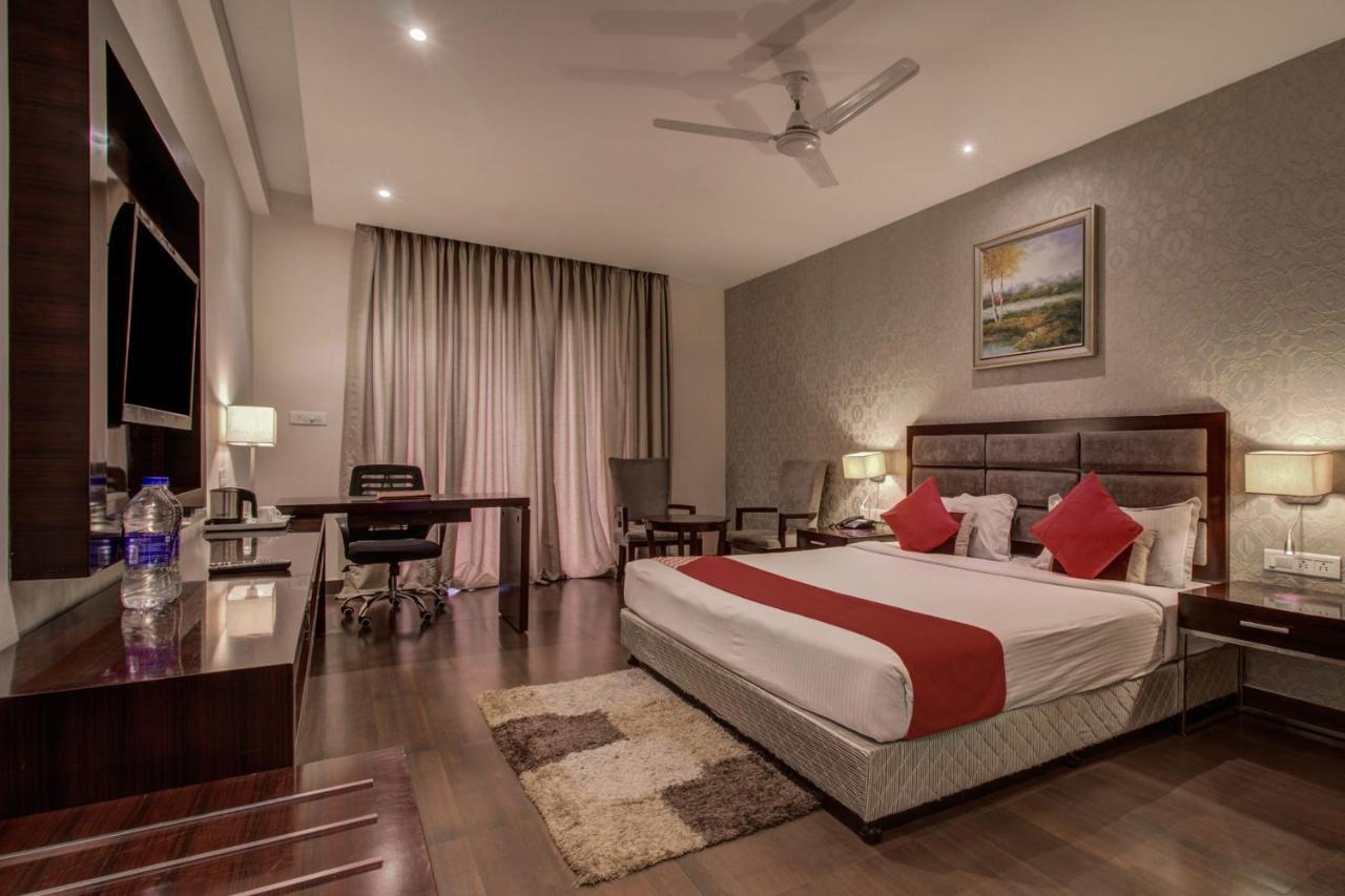 Oyo 3575 The Wave International Hotel Jamshedpur Buitenkant foto